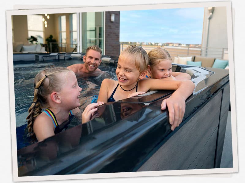 family-in-hot-tub family-in-hot-tub
