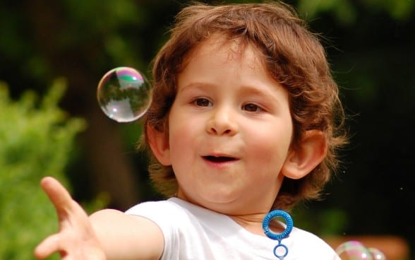 happy_child_touching_bubble-1680x1050