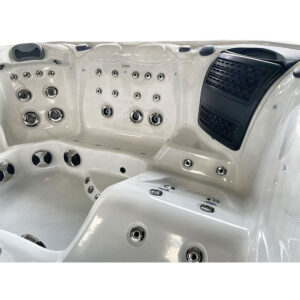 platinum-spas-maximus-hot-tub-07