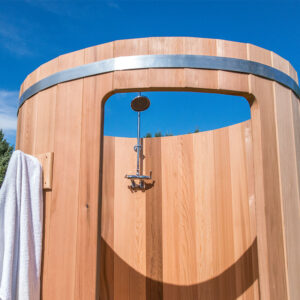 rainbow-barrel-outdoor-shower-09